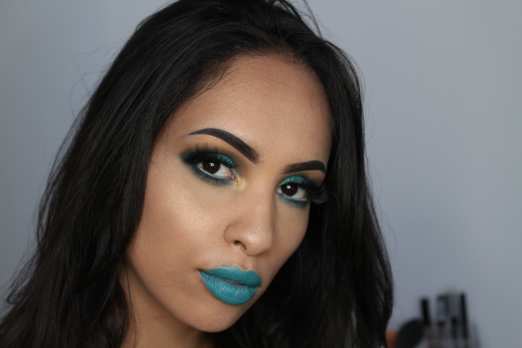 MAC lipstick show and teal lip swatch