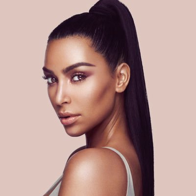 Kim Kardashian geeft sneak peek van nieuw KKW Beauty product!