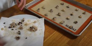 koekjes bakken met cookie dough ijs