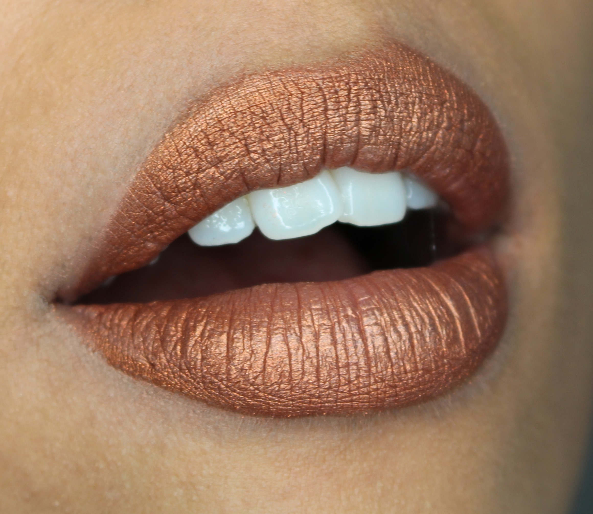 metallic lipstick maken