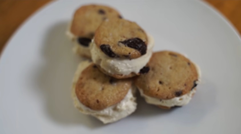 koekjes bakken met cookie dough ijs